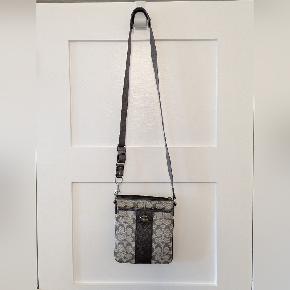 Coach Signature Crossbody Purse 43976